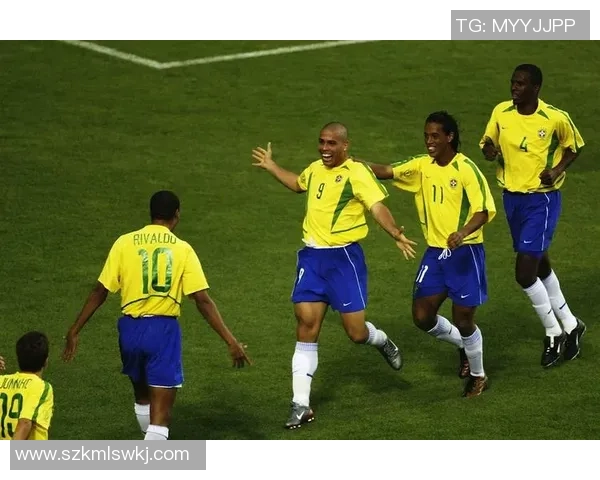 足球对战球星卡热血对决开启，你能组建最强阵容挑战冠军吗