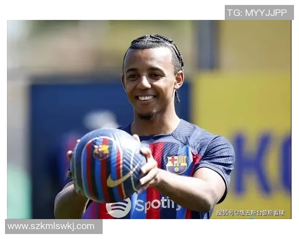 六号球衣后卫的荣耀之路：从默默无闻到世界顶级防线的传奇历程