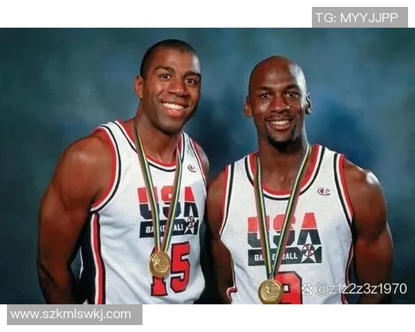 足球历史地位分档解析：从传奇巨星到时代领袖的评定标准与影响力