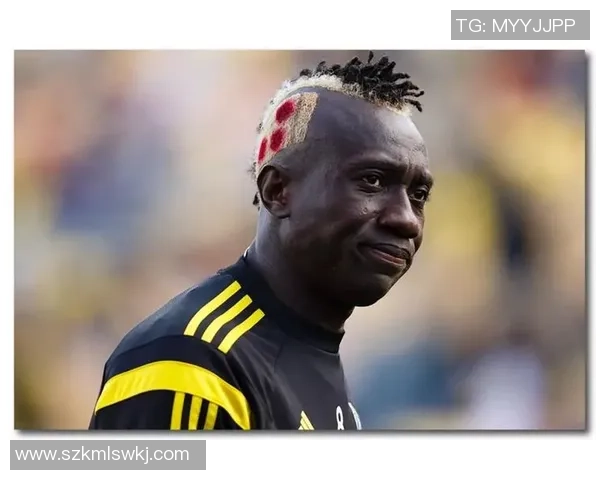 足球球星钱包潮流来袭彰显个性品味与运动时尚风格